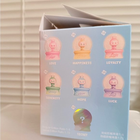 Labubu - big into energy snow globe - Happiness - Picture 4 of 11